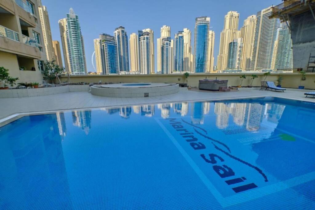 Lovely 1-Bedroom Apartment In The Heart Of Dubai Marina Extérieur photo